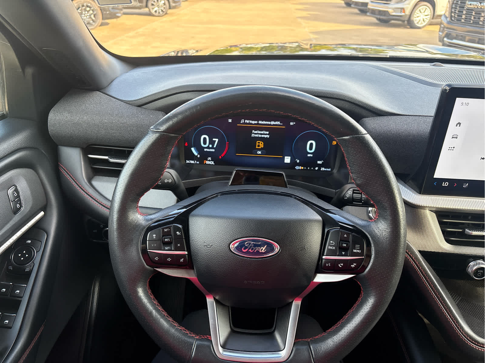 2025 Ford Explorer ST-Line