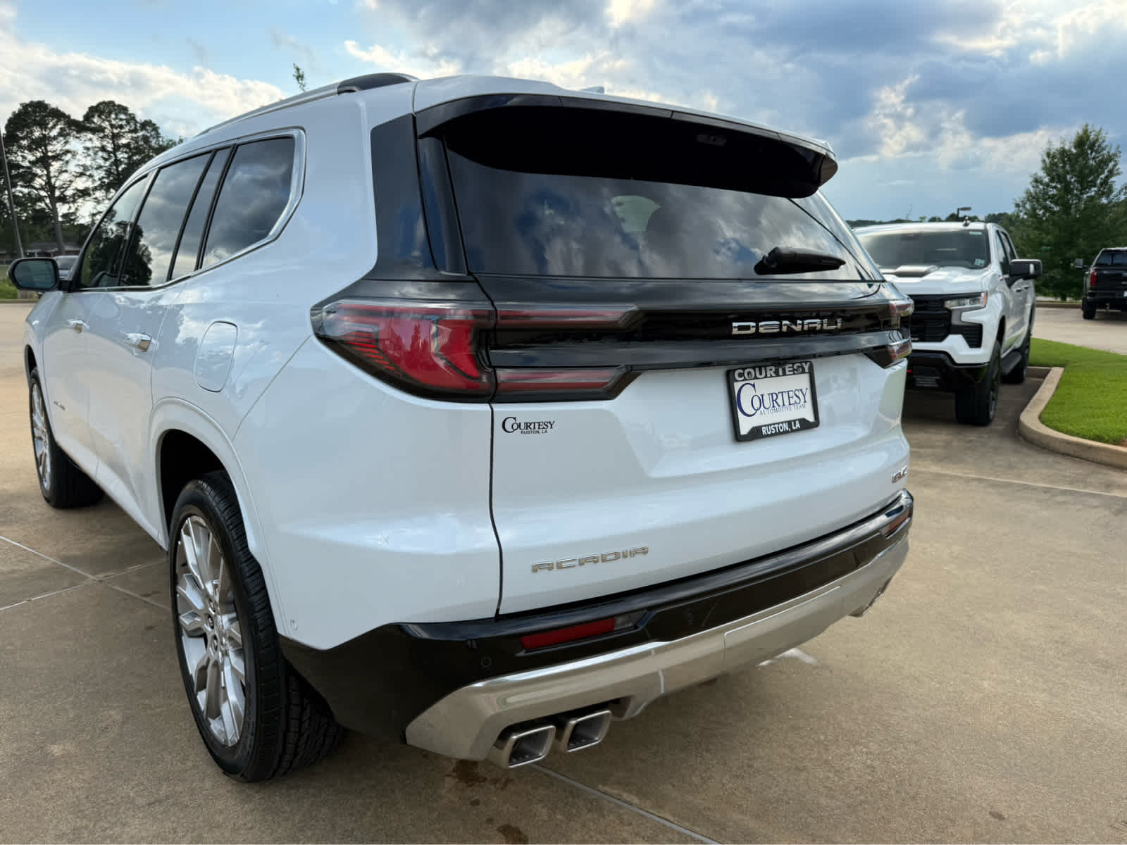 2026 GMC Acadia Denali
