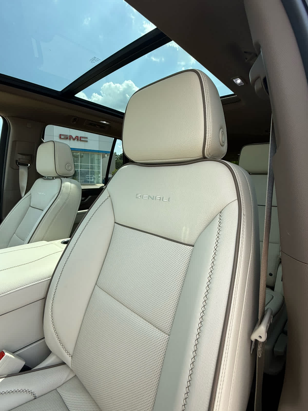 2025 GMC Yukon Denali
