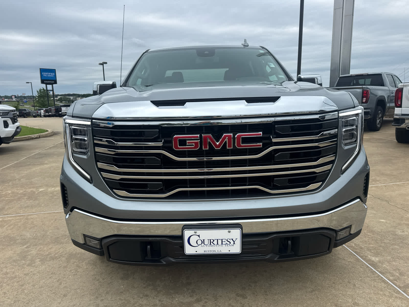 2025 GMC Sierra 1500 SLT