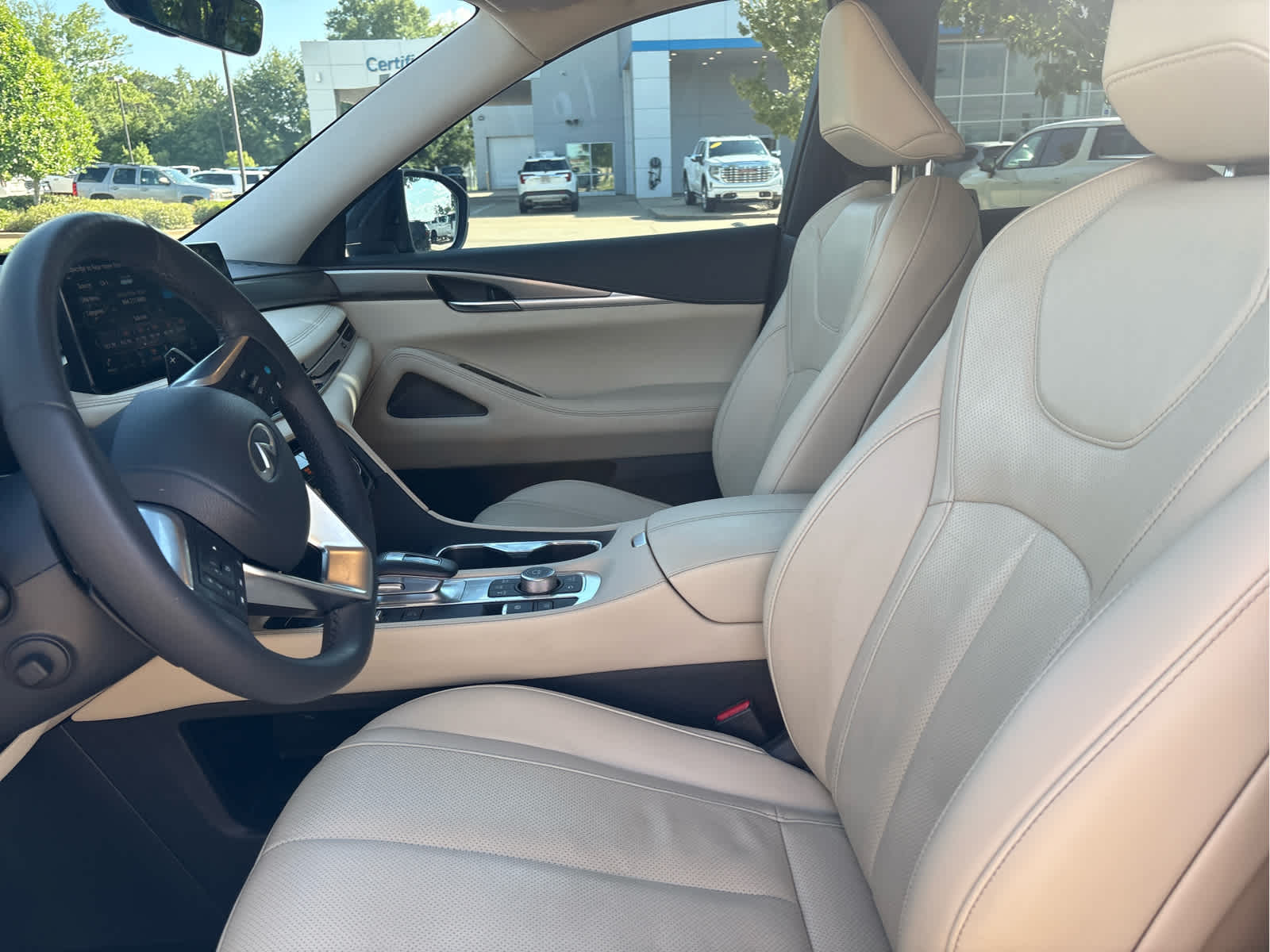 2023 INFINITI QX60 LUXE
