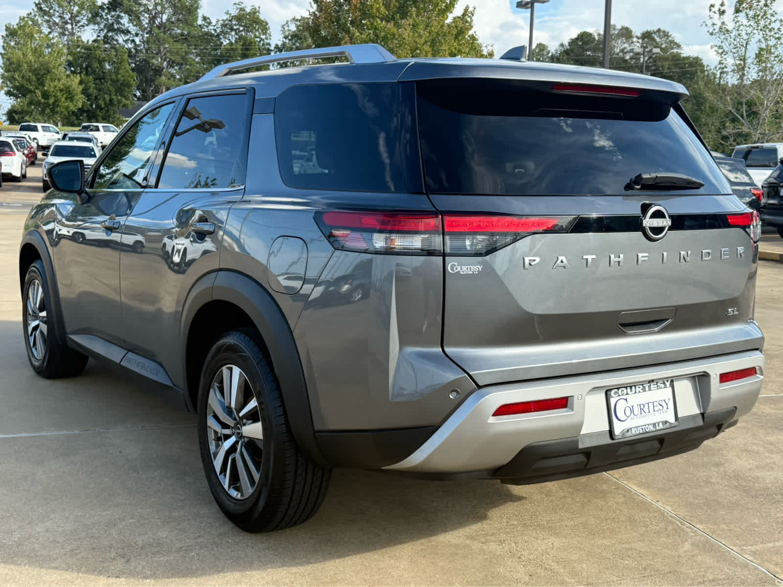 2025 Nissan Pathfinder SL
