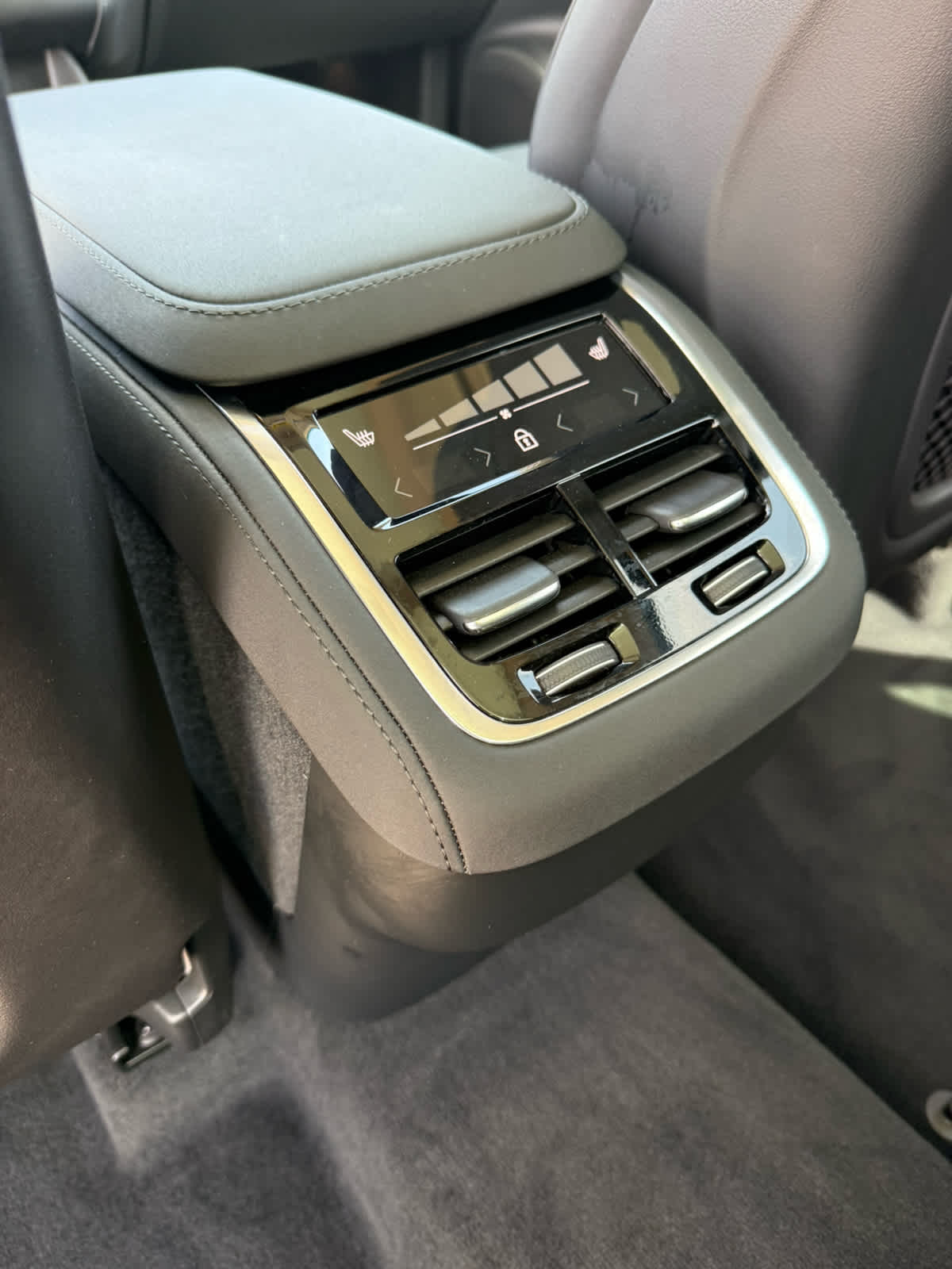 2025 Volvo XC90 Plus